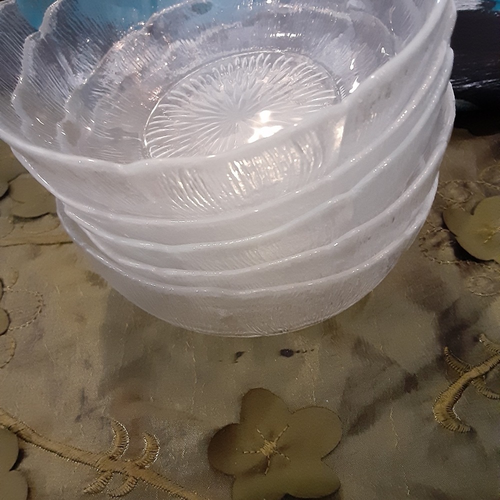 5 dessert bowls glassware